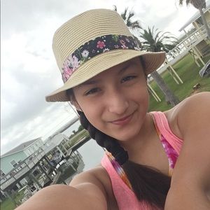 Meet your Posher, Valeria